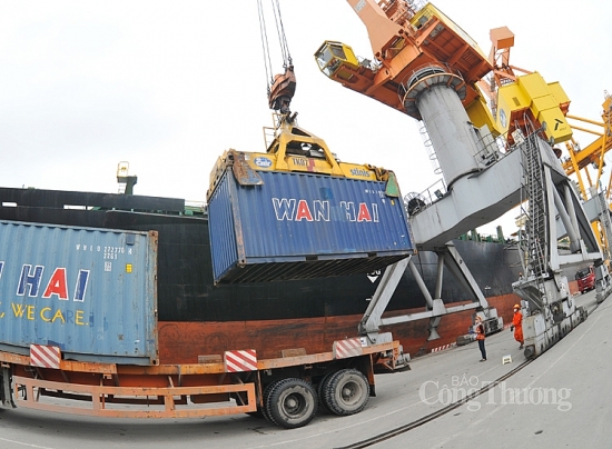 Xuất khẩu hàng hóa tiếp tục khởi sắc
