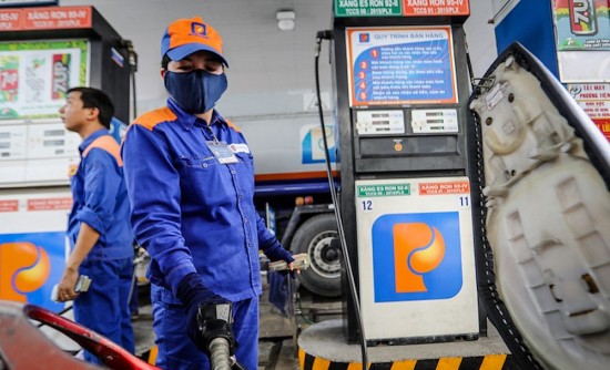 Thị trường hàng hóa 5 tháng đầu năm: “Nóng” giá xăng dầu