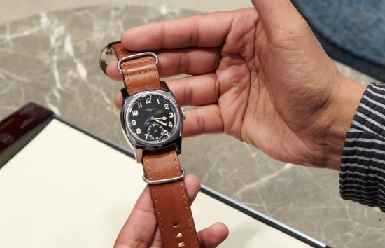 Thay dây da đồng hồ Longines giá bao nhiêu? Ở đâu uy tín?