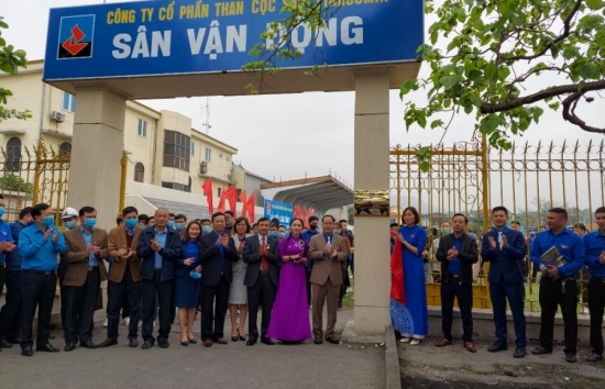 Than Cọc Sáu: Gắn biển công trình “Sân vận động thanh niên tham gia quản lý”