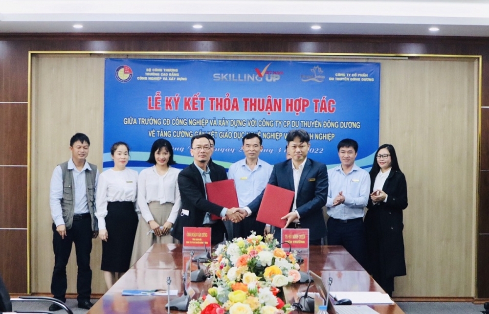 Trường Cao đẳng Công nghiệp và Xây dựng ký kết hợp tác với Công ty CP Du thuyền Đông Dương