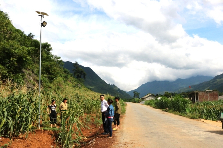 Quản Bạ (Hà Giang): Xã hội hóa hệ thống đèn đường giao thông