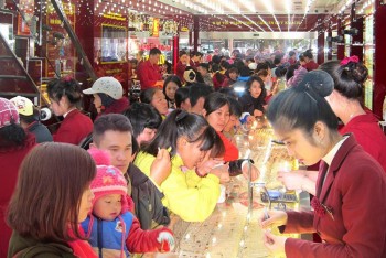 Đầu năm, giá vàng, ngoại tệ thất thường