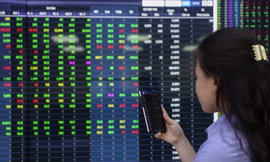 Phó thủ tướng chỉ đạo triển khai các biện pháp ổn định thị trường chứng khoán