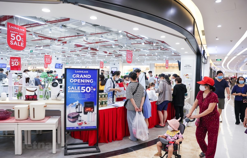 Hàng loạt chương trình giảm giá, khuyến mại trong dịp 30/4-1/5