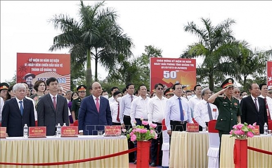 Chủ tịch nước Nguyễn Xuân Phúc dự Lễ thượng cờ