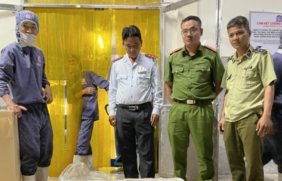Kiên Giang: Phát hiện cơ sở kinh doanh 100kg tôm chứa tạp chất
