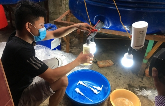 Phát hiện cơ sở sản xuất dầu gội đầu, sữa tắm, nước giặt giả mạo nhiều nhãn hiệu nổi tiếng
