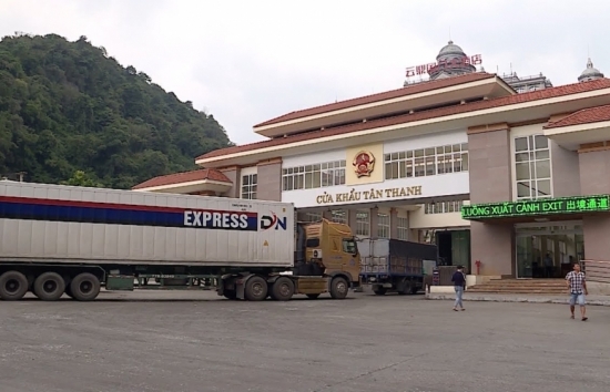Bộ Công Thương khuyến cáo doanh nghiệp chủ động điều tiết lượng hàng lên biên giới
