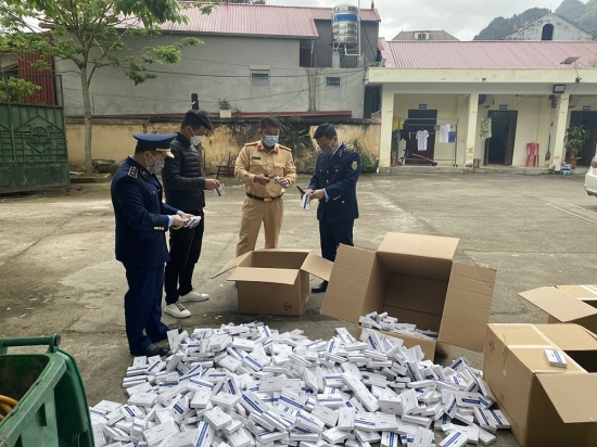 Lạng Sơn: Buộc tiêu hủy 2.000 bộ kit test nhanh Covid-19 nhập lậu