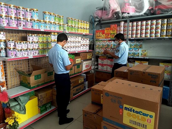 Quản lý thị trường Tiền Giang: Chuyển cơ quan công an điều tra xử lý vụ buôn bán phân bón giả