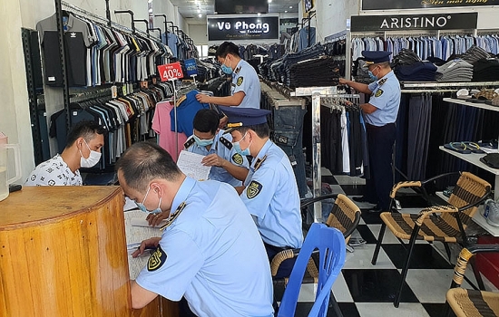 Phạt 33,5 triệu đồng cá nhân kinh doanh quần áo giả mạo nhãn hiệu