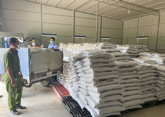 Phát hiện cơ sở kinh doanh phân bón “chui” tại Bình Thuận
