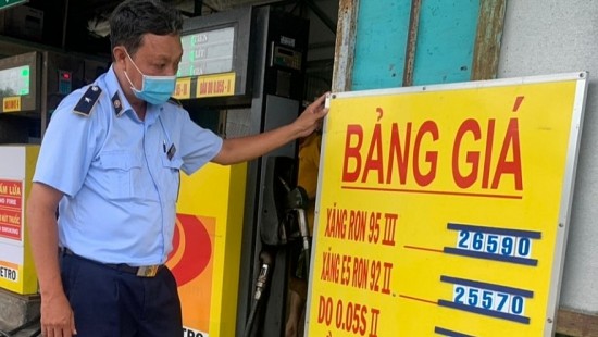 Quản lý thị trường giám sát, xử phạt vi phạm kinh doanh xăng dầu