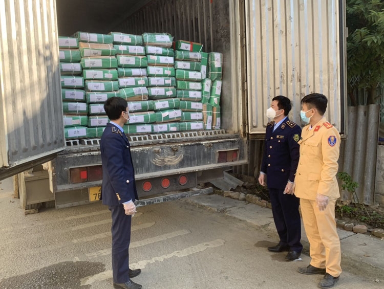 Lạng Sơn: Tạm giữ 14 tấn thịt bò đông lạnh không rõ nguồn gốc