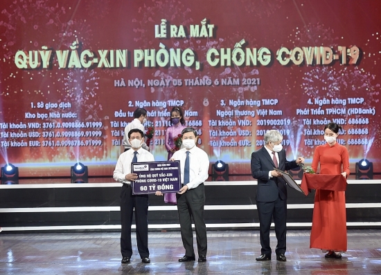 VietinBank ủng hộ 60 tỷ đồng Quỹ vắc-xin phòng chống COVID-19
