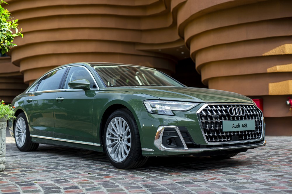 Xe sang Audi A8L: Trải nghiệm di chuyển thượng hạng đã tới Việt Nam